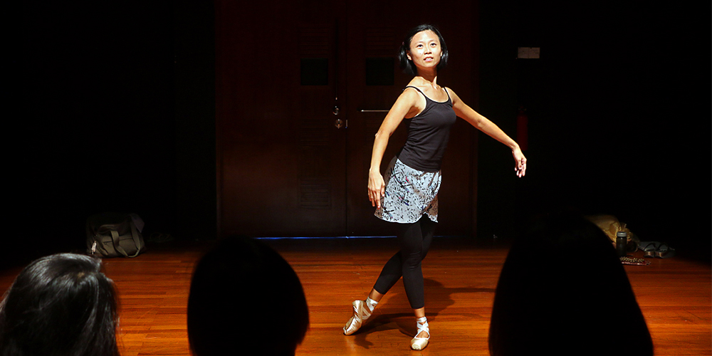 Jocelyn Chng performing in "The Vault: Becoming Mother" (2017).